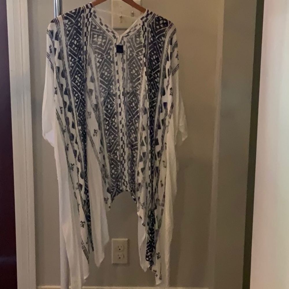 White and navy blue Patterned Kimono